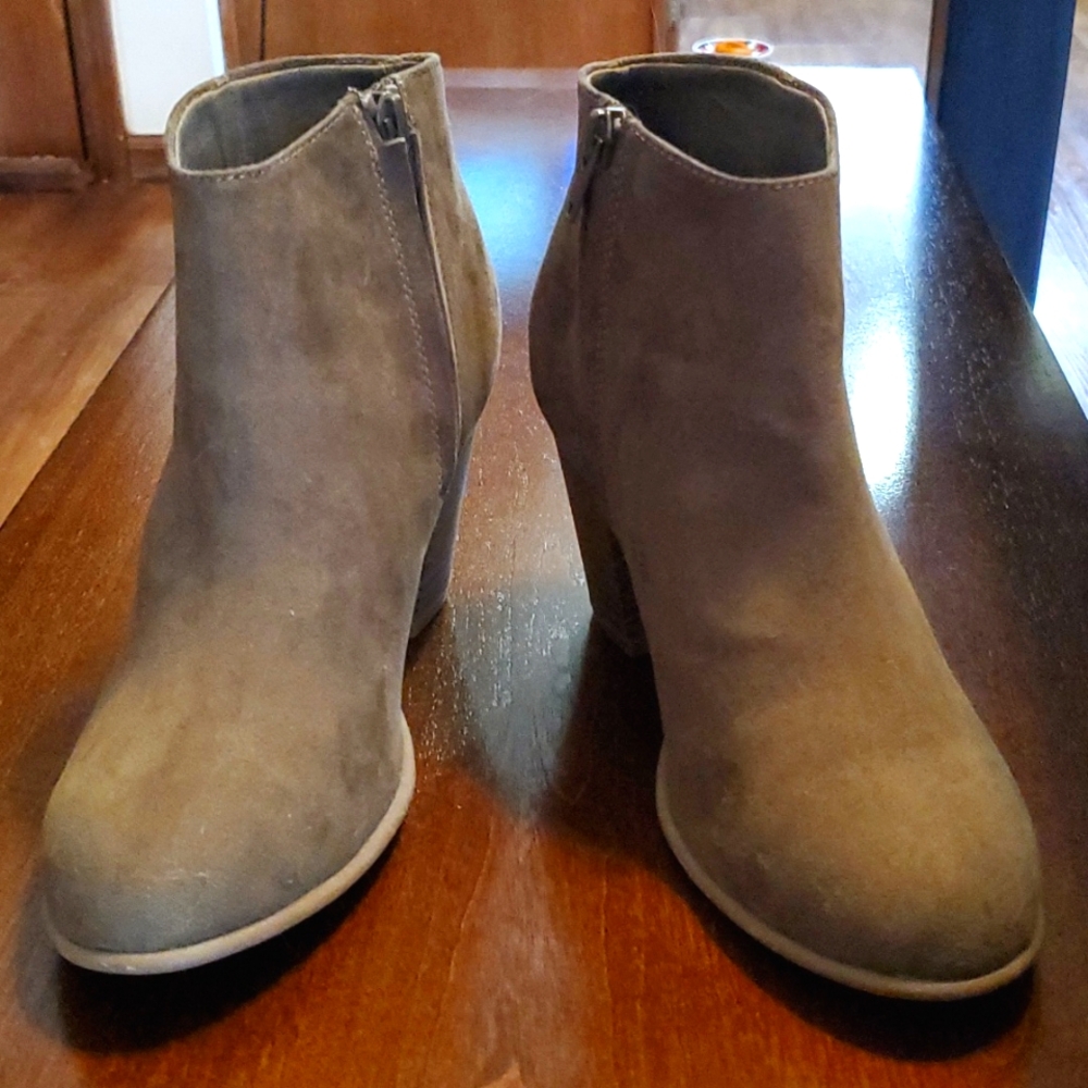 Olive colred Suede Ankle Boots